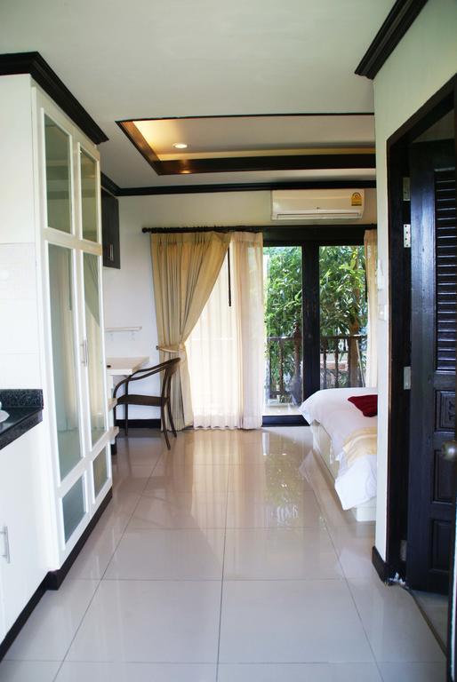 V-condominium *